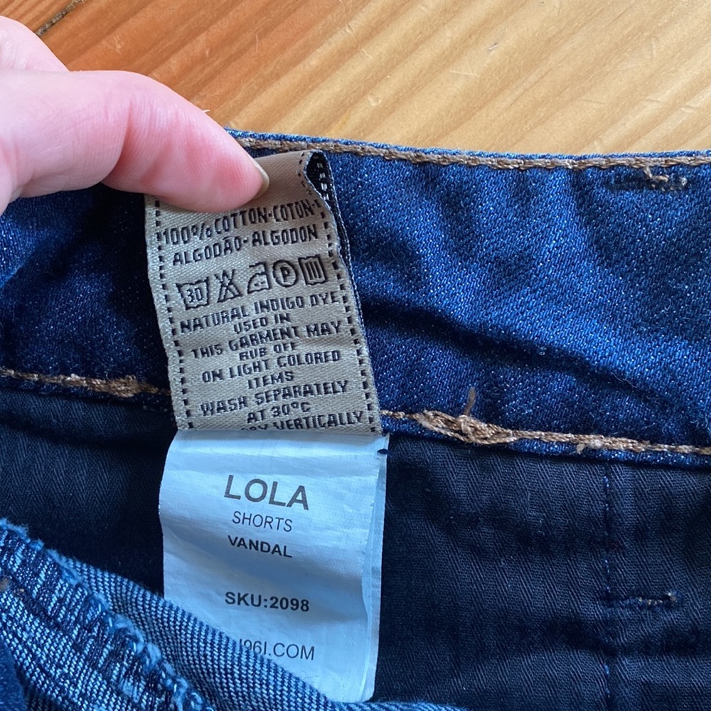 DL1961 Lola Cut Off Jean Shorts 23‎ - Picture 4 of 4